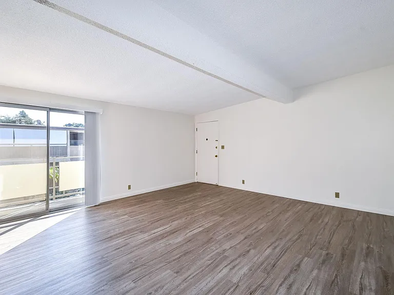 2707 Montrose Ave #10 — Photo 7