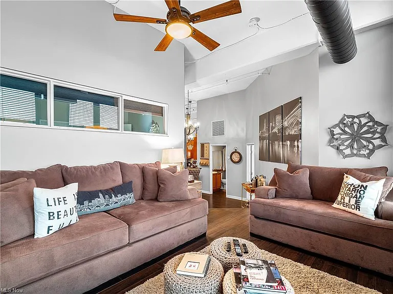1133 W 9th St #502 — Photo 15