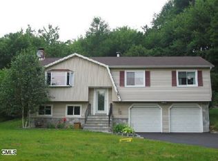 107 E Village Rd, Shelton, CT 06484