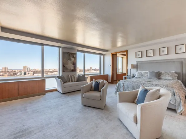 100 Riverside Boulevard image 7 of 15