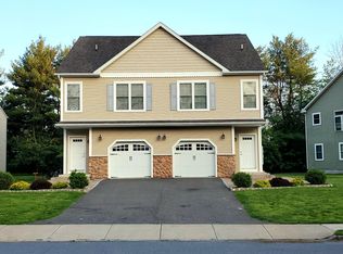 11 Riverside Dr, Clinton, NJ 08809