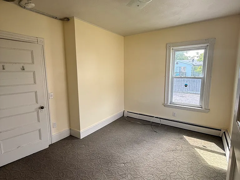  153 Woodbine St 1stFlr 2Bed NEWFlooring NEWPaint NOPets Storage Prkg — Photo 19