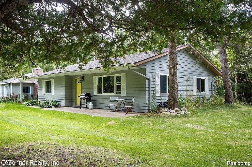 2625 S Lakeshore Rd, Applegate, MI 48401 MLS 20230044300 Zillow