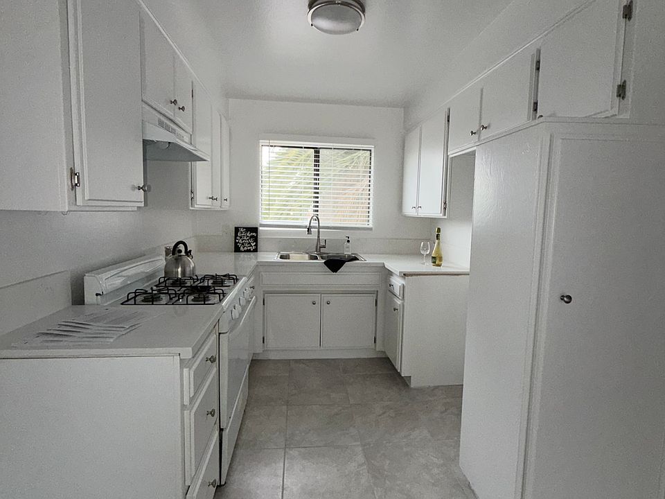 1st image of 13071 San Fernando Rd #2