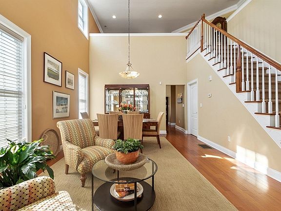 4th image of 25 Avebury Ln #22