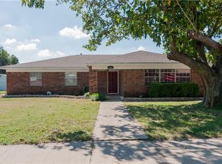 529 Mustang Dr, Saginaw, TX 76179