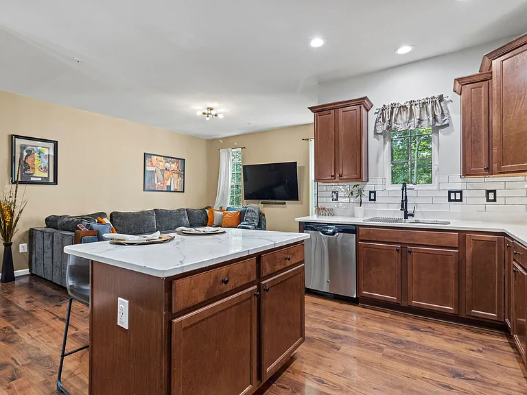 7526 Stonehouse Run Dr — Photo 11