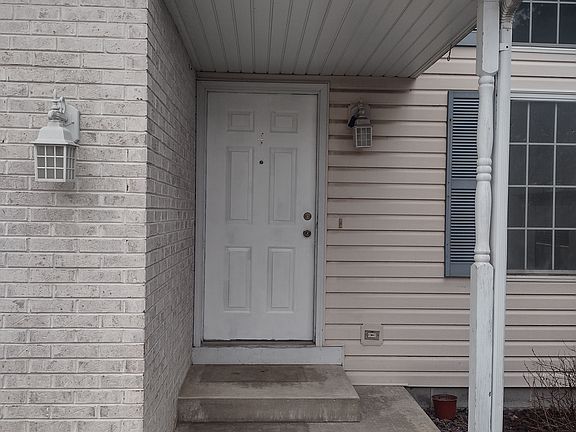 2nd image of 744 Gettysburg Dr APT 4