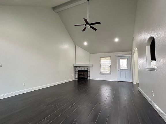 4th image of 910 Sunset Ln