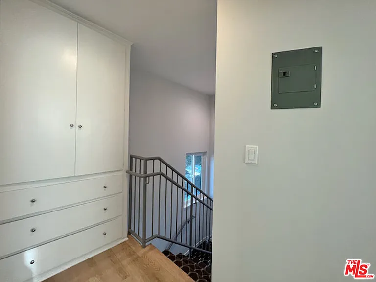 901 S Barrington Ave — Photo 21