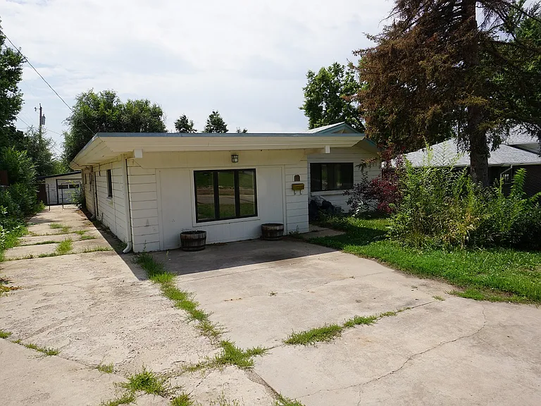 850 W Chenango Ave — Photo 29
