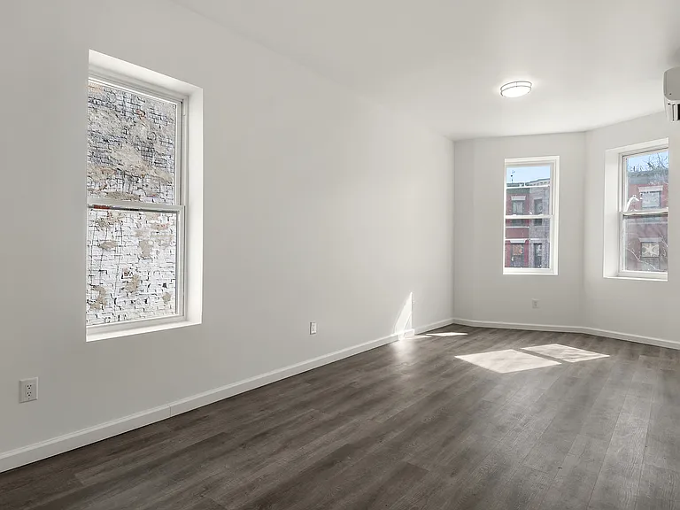 1047 Morris Ave #5 — Photo 3