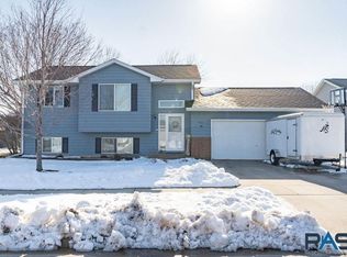 4321 W Peacock Dr, Sioux Falls, SD 57107
