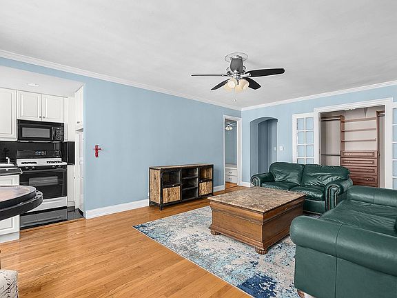 3rd image of 333 W 56th St APT 9L