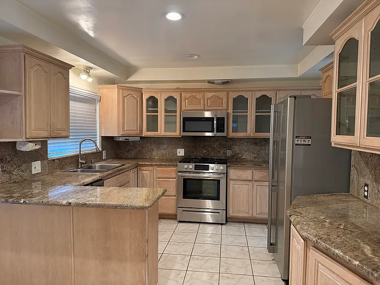 10247 Eglise Ave — Photo 9