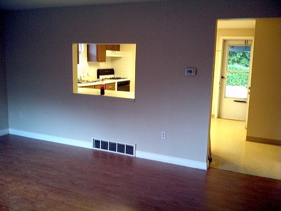 3rd image of 5462 S Park Ave #Left