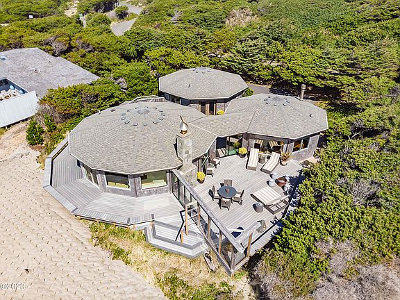 2nd image of 24 S Lagoon Ln