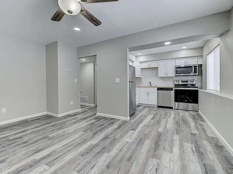 1495 Manitou Blvd — Photo 9