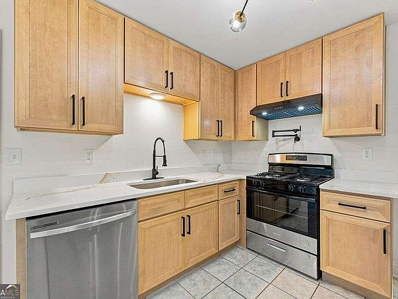3rd image of 1359 Summit Ln NW