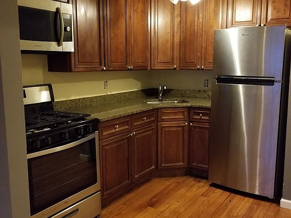 4th image of 604 Thwaites Pl