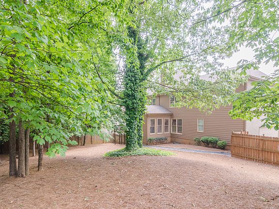 5th image of 3520 Mooregate Dr