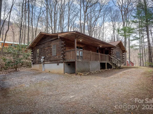 398 Locust Dr, Maggie Valley, NC 28751