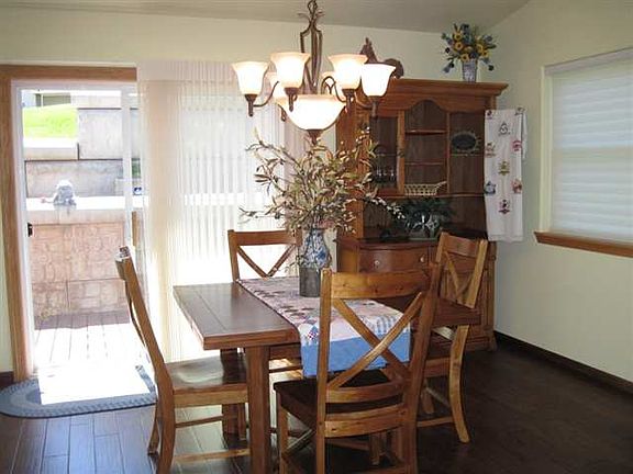 3rd image of 225 Powderhorn Ct