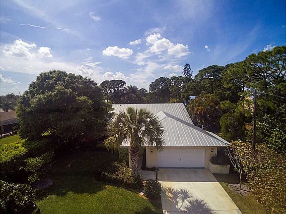 2nd image of 1448 SW Peninsula Ln