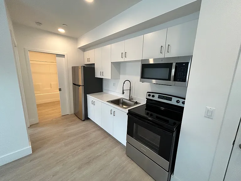 9300 Compton Ave — Photo 14