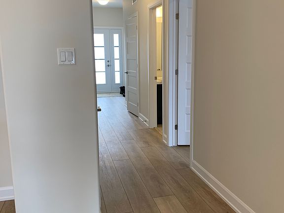 2nd image of 928 Chablis Cres