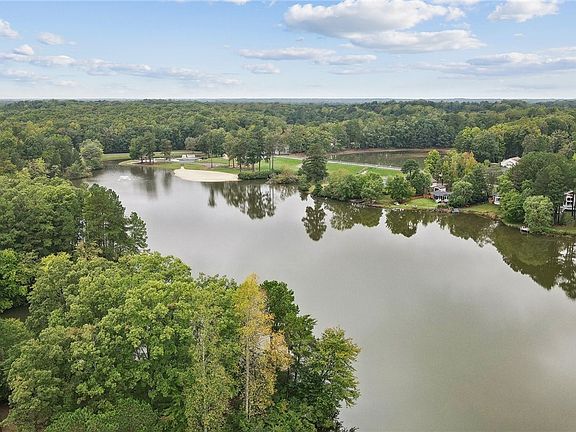 5th image of 996 Lake Heritage Dr