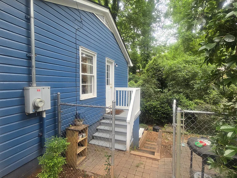 240 Habersham Dr — Photo 4
