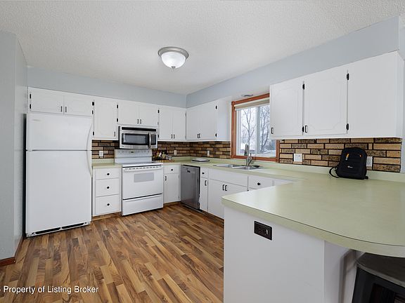 5th image of 1120 Alder Ave