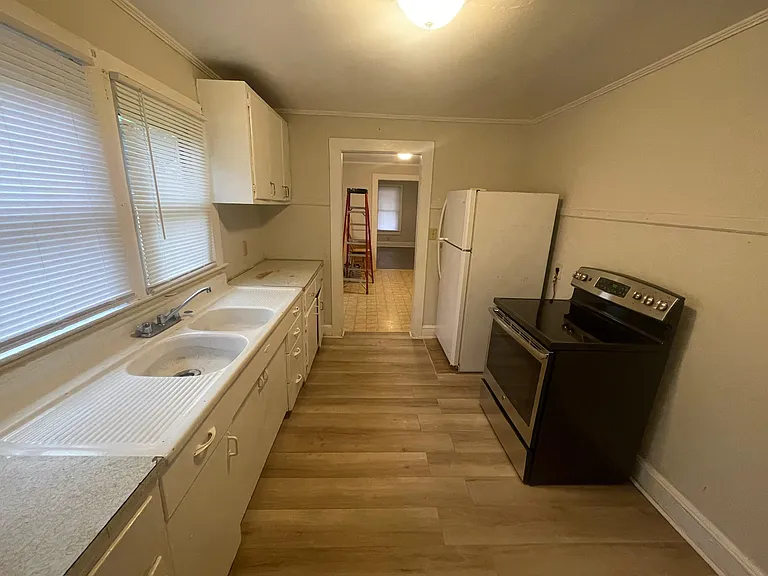 525 Lakeside Ave — Photo 7