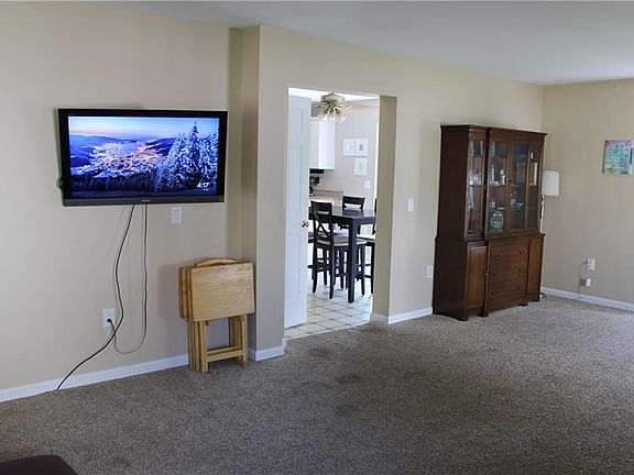 3rd image of 2860 Red Oak Cir