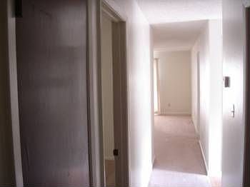 4th image of 934 E Greenbrae Dr