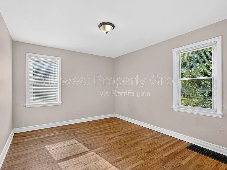 7815 Cler Ave — Photo 13