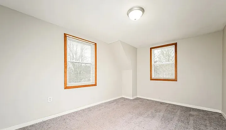 Lee Dr — Photo 6