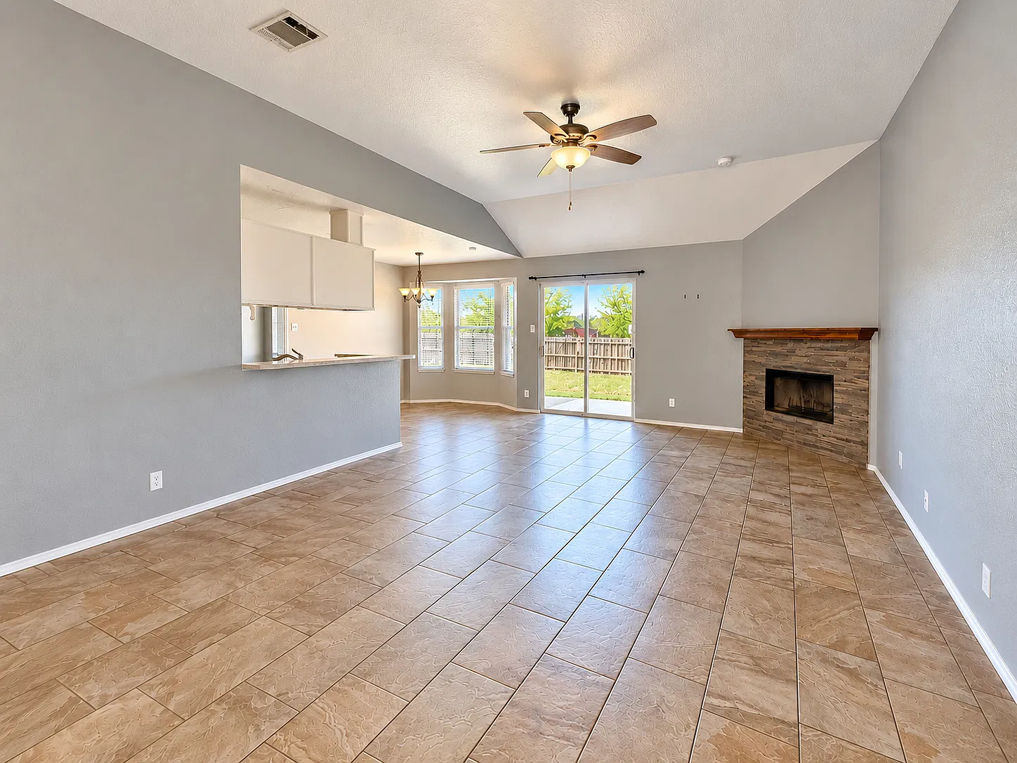 4 bed, 1609 sqft, $1,650 — Photo 2