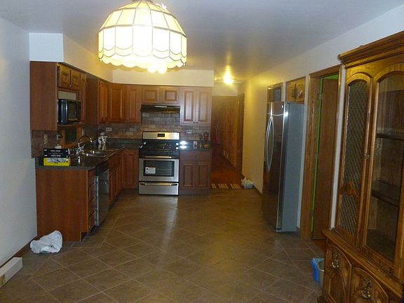 Kitchen / Eat in Area