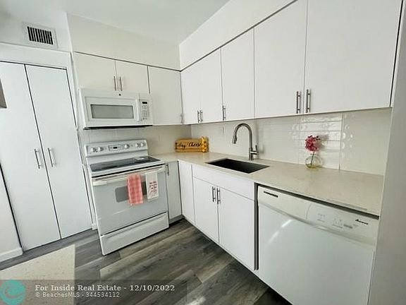 3rd image of 714 Gardens Dr
