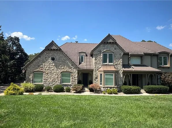 12520 Sherwood St, Leawood, KS 66209