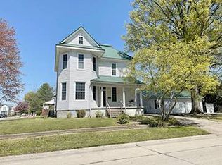 301 E King St, Fairfield, IL 62837