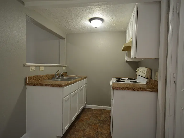 1110 W Atlantic St — Photo 5