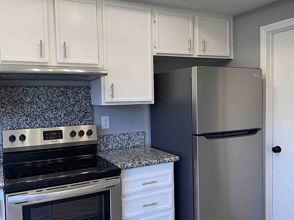 4th image of 3055 Iris Ave