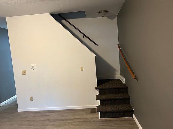3rd image of 905 Orr Ave