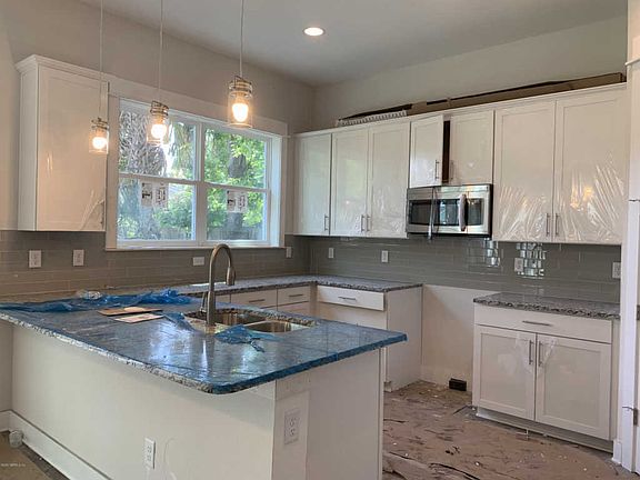 5th image of 608 Lower 8th Ave S