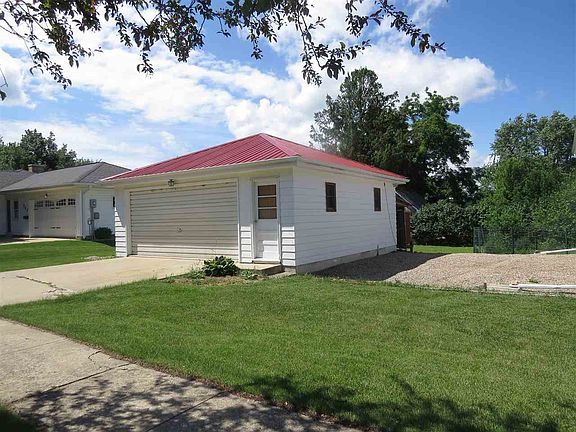 2nd image of 703 D Ave
