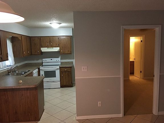 3rd image of 4050 NE 28th Ct