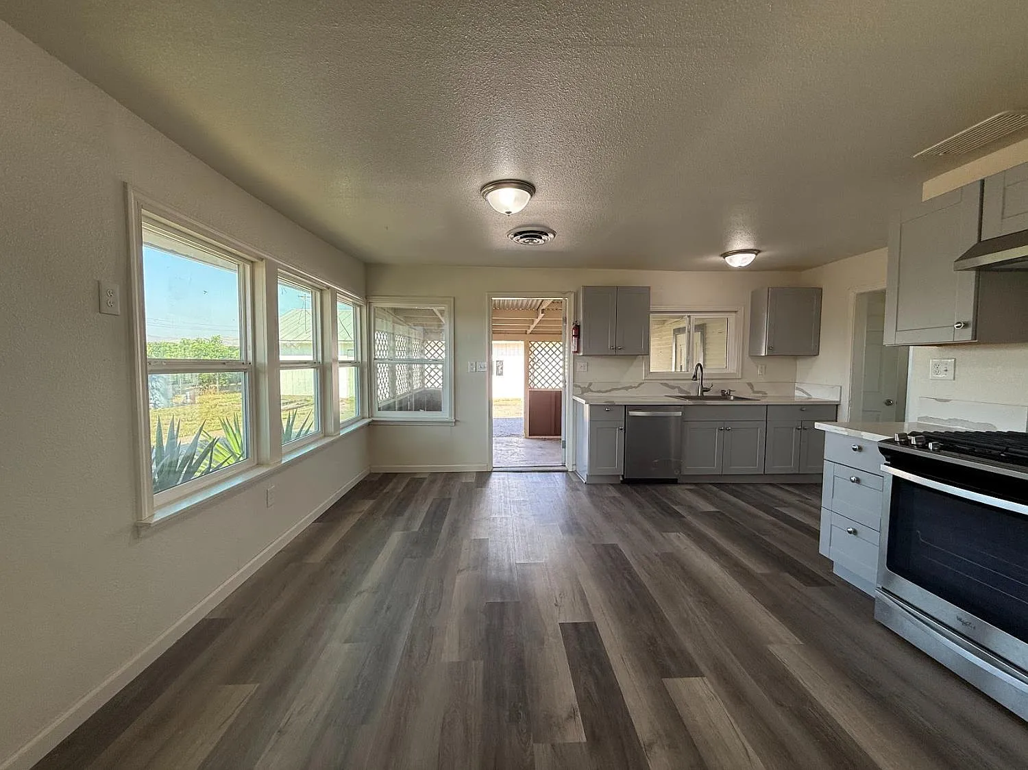 3 bed, 1714 sqft, $2,050 — Photo 4